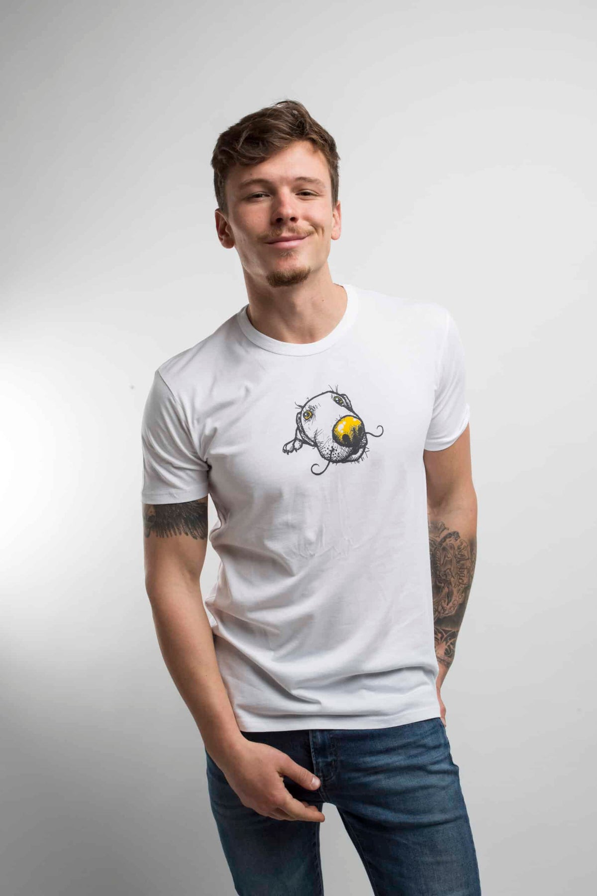 T-SHIRT לבן עם הדפס כלב לבן